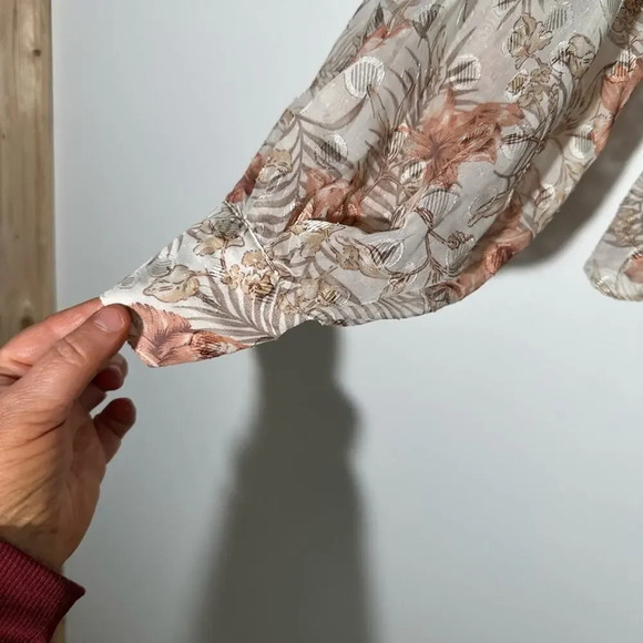 SHEIN Floral Top - Picture 4 of 10